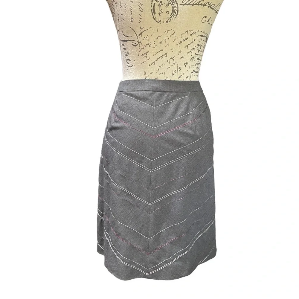 Ann Taylor Gray with Pink Embroidery A-line Skirt Size 6P